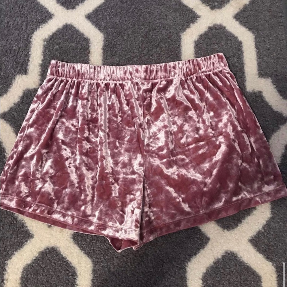 Velvet pink shorts